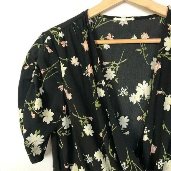 Pleione Black Floral Wrap Short Sleeve Blouse S - Picture 3 of 3